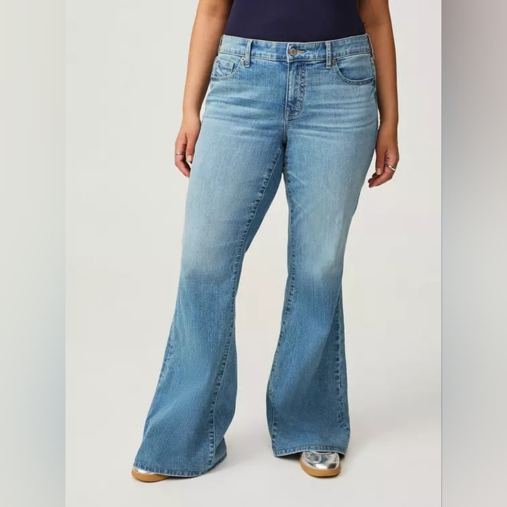 Light Wash Flare Women's Jeans - Blue
